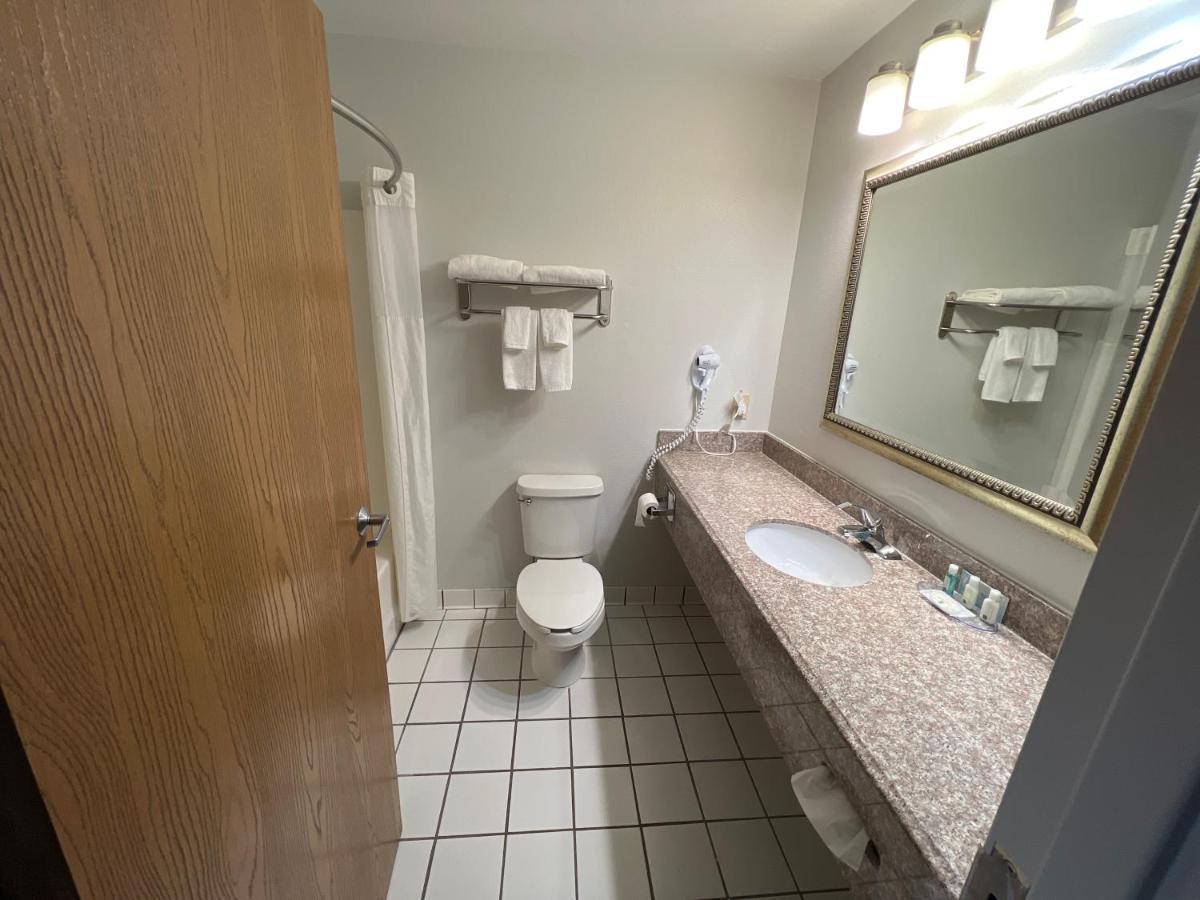 Quality Inn & Suites Rosemount Экстерьер фото